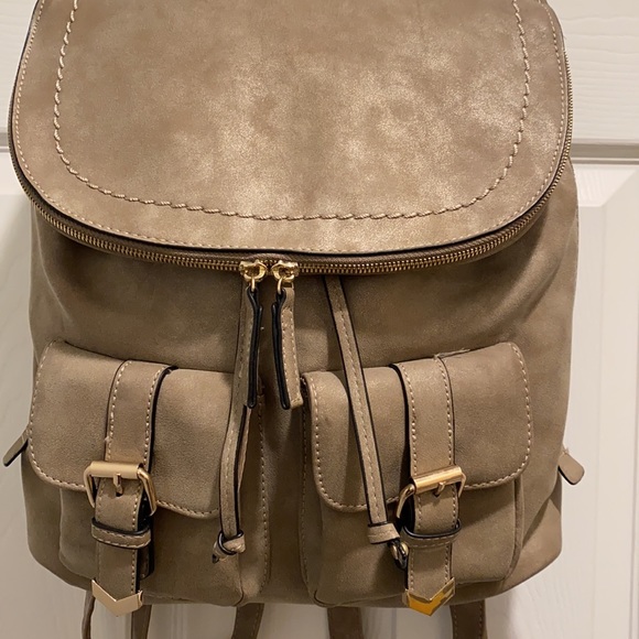 Aldo backpack with gold hardware - Picture 2 of 8